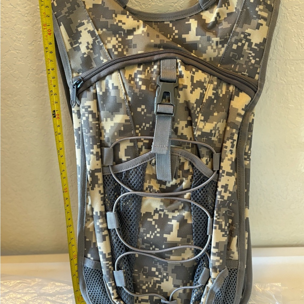 Camouflage Hydration Backpack - image 7